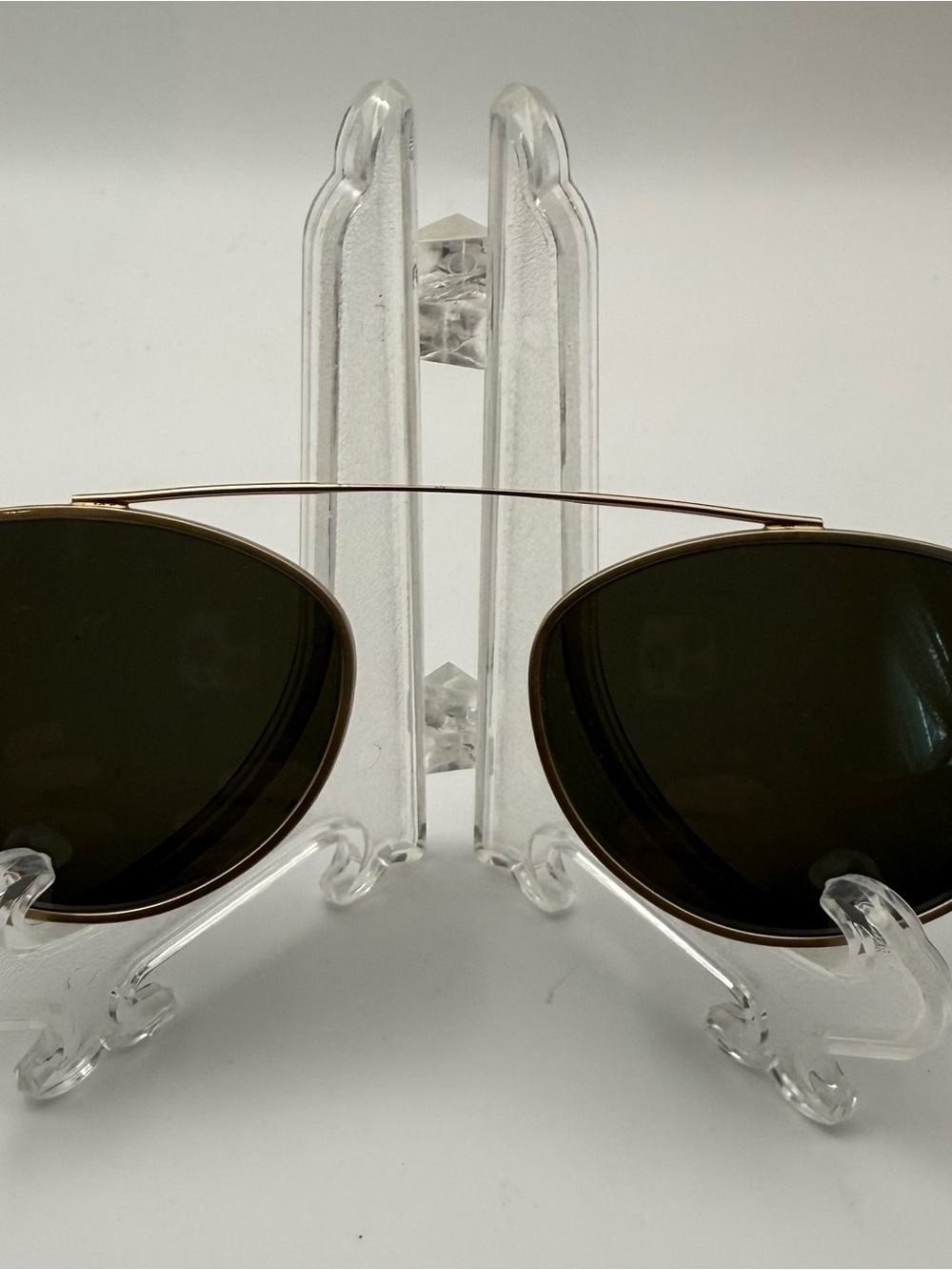 Source Unknown Gold Frame Aviator Sunglasses with Dark Green Lenses